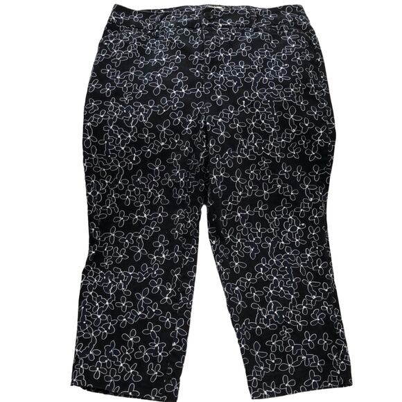 St. John’s Bay Black Floral Print Cotton Crop Pants size 4 - Picture 4 of 4